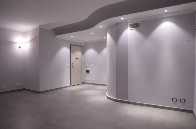 Spazi ampi e luminosi, perfetti per decidere cosa appendere alle pareti. Un'atmosfera moderna con un tocco di design.